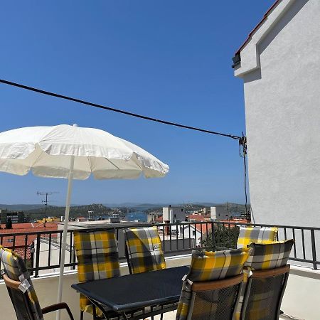 Apartment Simaris - Spacious With Terrace And Sea View Šibenik Exteriör bild