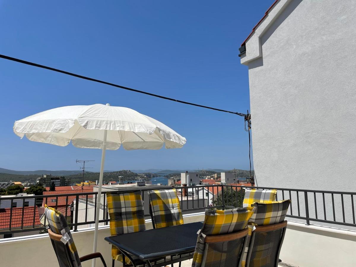Apartment Simaris - Spacious With Terrace And Sea View Šibenik Exteriör bild
