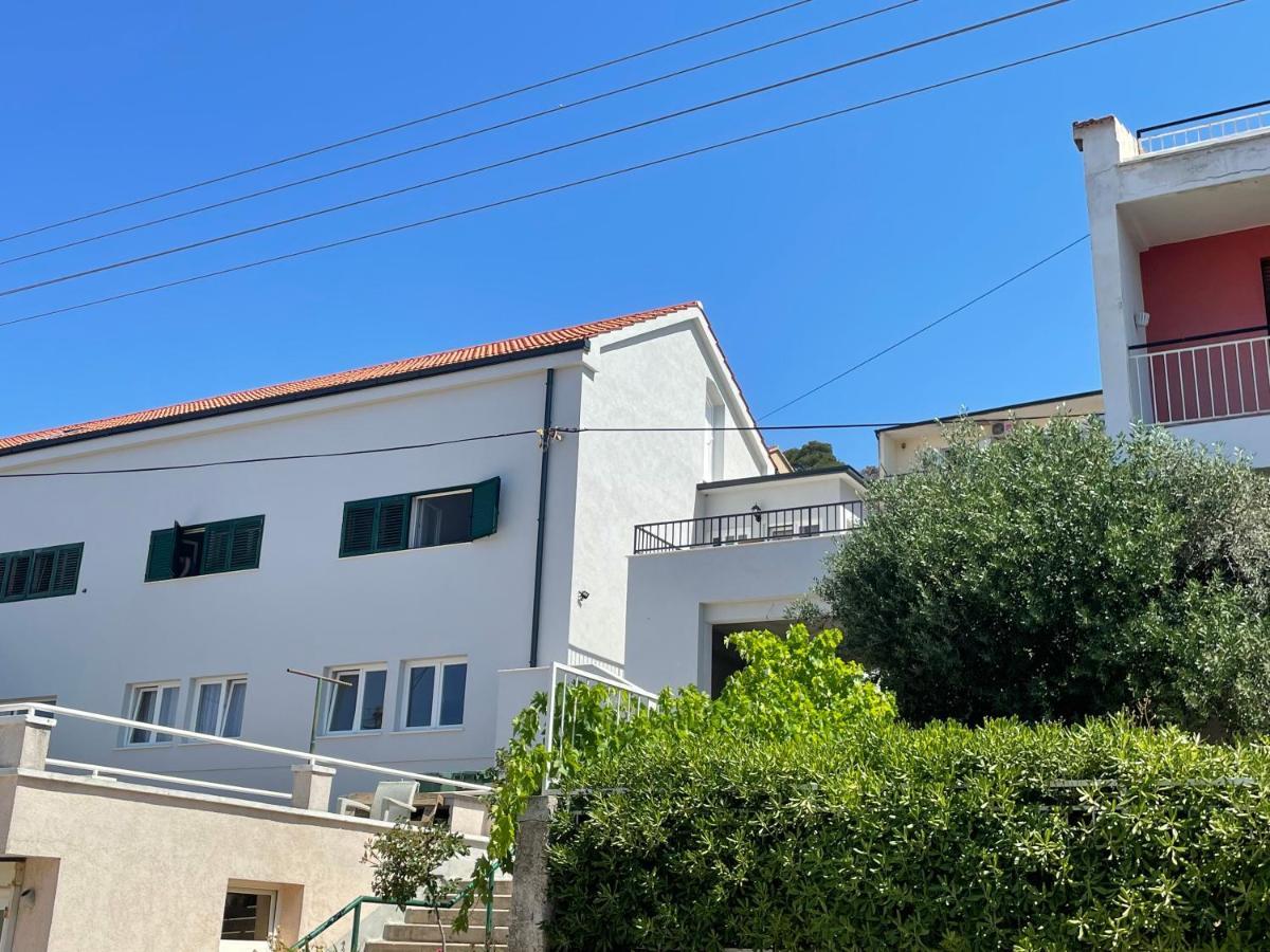 Apartment Simaris - Spacious With Terrace And Sea View Šibenik Exteriör bild