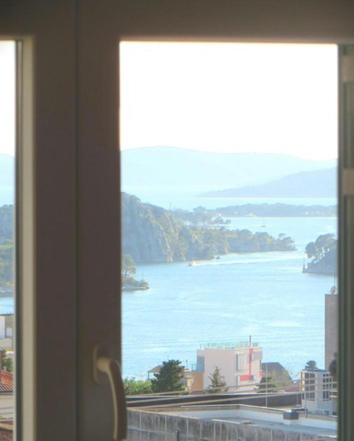 Apartment Simaris - Spacious With Terrace And Sea View Šibenik Exteriör bild