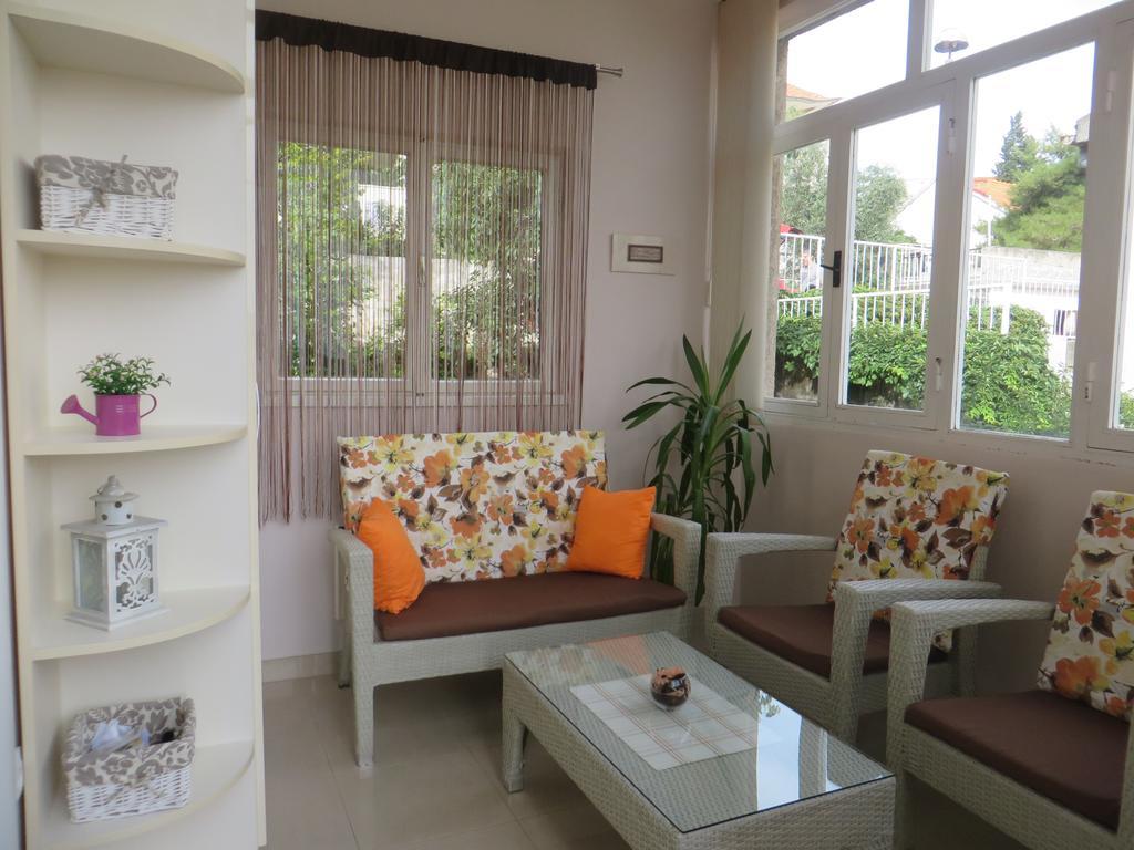Apartment Simaris - Spacious With Terrace And Sea View Šibenik Exteriör bild
