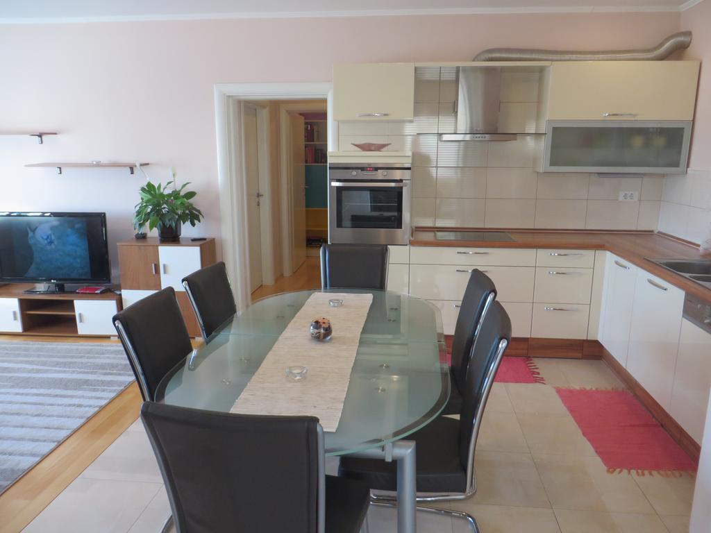 Apartment Simaris - Spacious With Terrace And Sea View Šibenik Exteriör bild