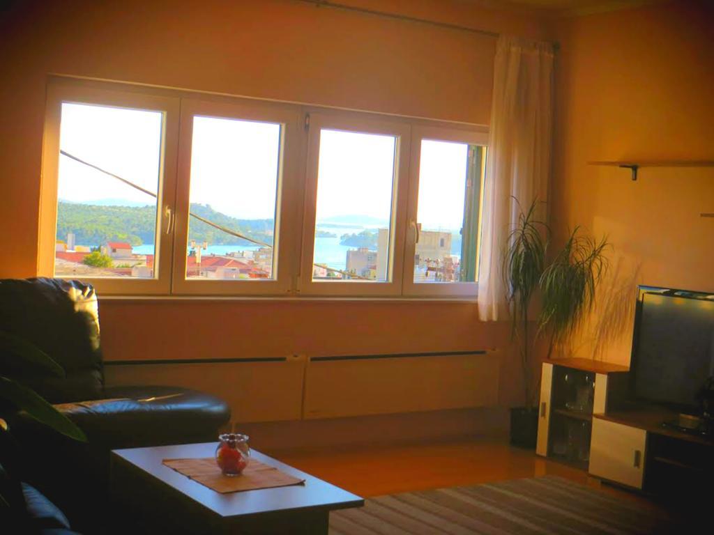 Apartment Simaris - Spacious With Terrace And Sea View Šibenik Exteriör bild