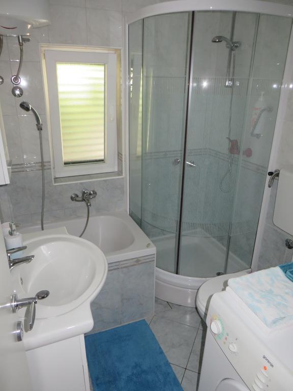 Apartment Simaris - Spacious With Terrace And Sea View Šibenik Exteriör bild