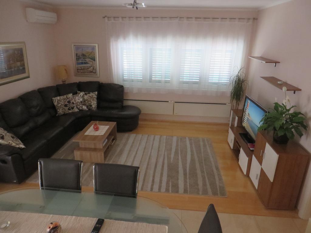 Apartment Simaris - Spacious With Terrace And Sea View Šibenik Exteriör bild