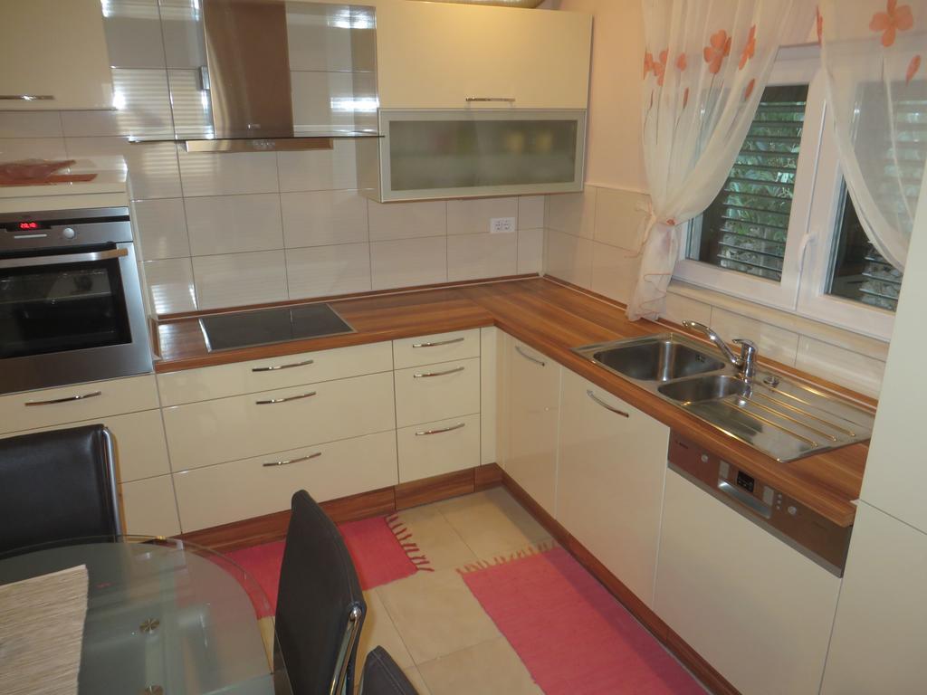 Apartment Simaris - Spacious With Terrace And Sea View Šibenik Exteriör bild