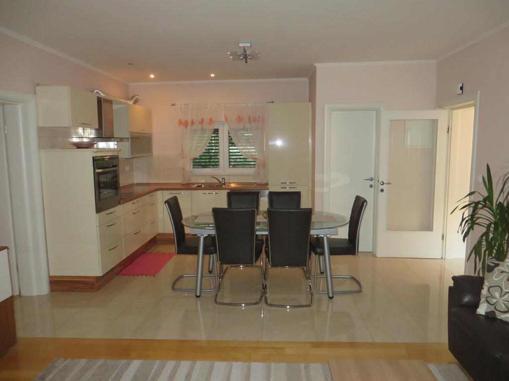 Apartment Simaris - Spacious With Terrace And Sea View Šibenik Exteriör bild