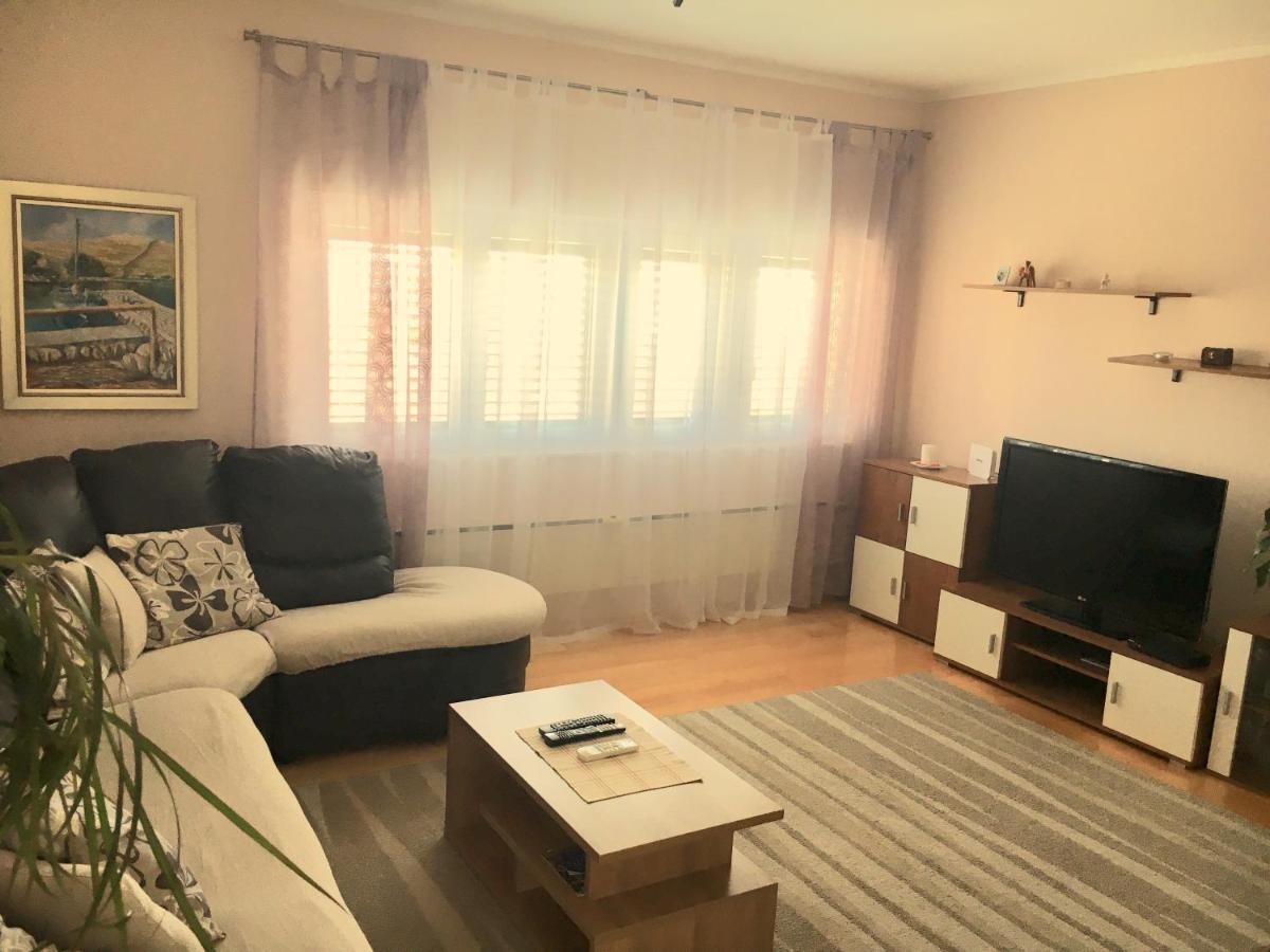 Apartment Simaris - Spacious With Terrace And Sea View Šibenik Exteriör bild